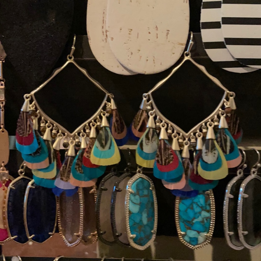 Kendra Scott Raven feather earrings